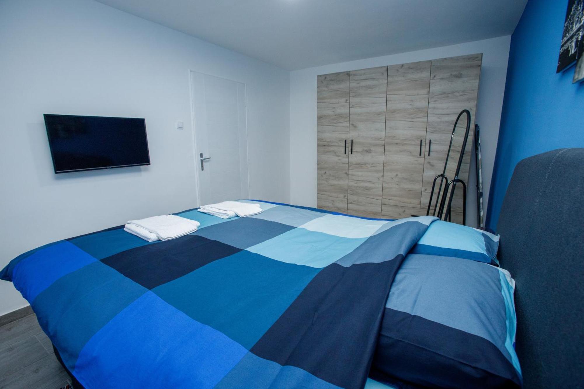 7 Days Premium Apartment Суботица Стая снимка